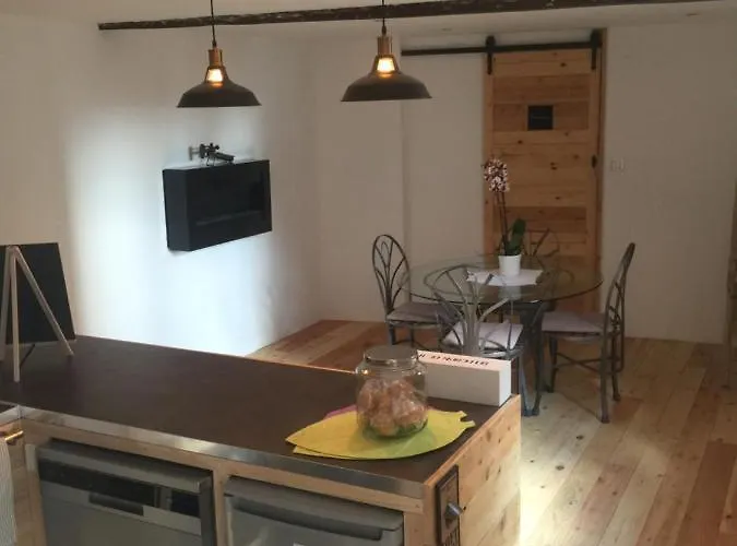 D'hotes La Voute Bed & Breakfast