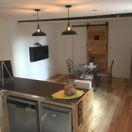 D'hotes La Voute Oda ve Kahvaltı
