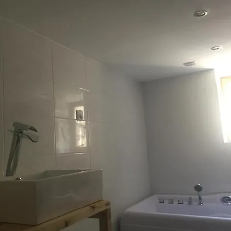 D'hotes La Voute Bed & Breakfast 3*