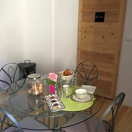 D'hotes La Voute Bed & Breakfast Volonne