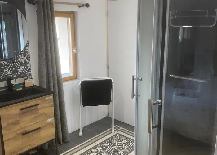 D'hotes La Voute Bed & Breakfast